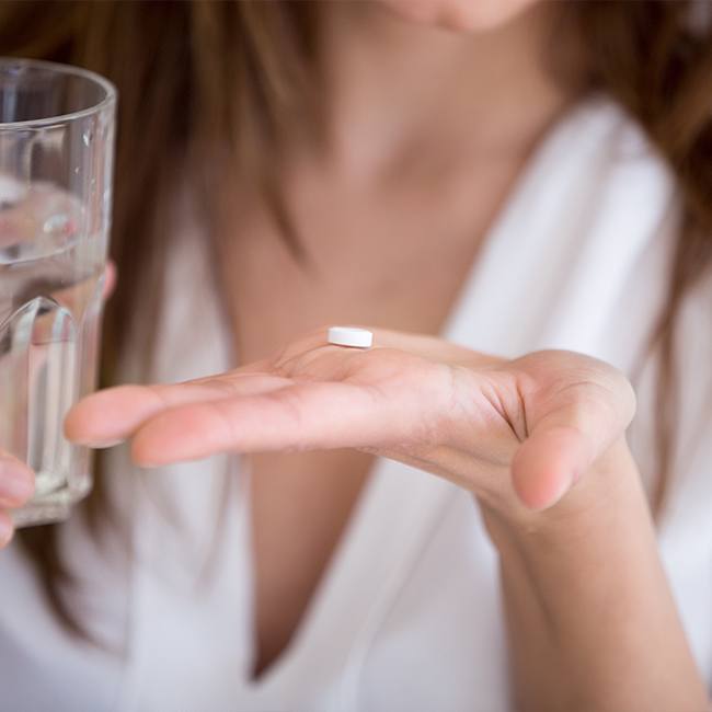 Patient holding an antibiotic therapy pill